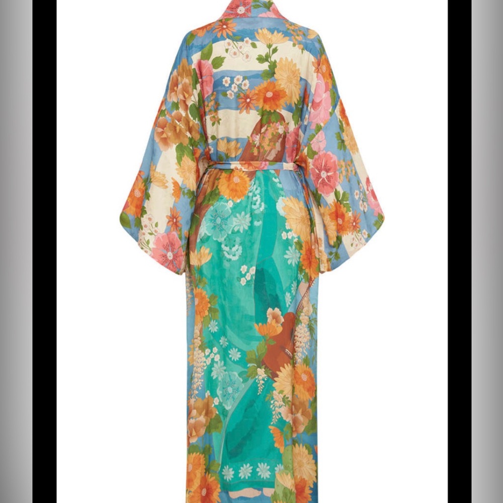 CARRIE Robe - Picture 2 of 3